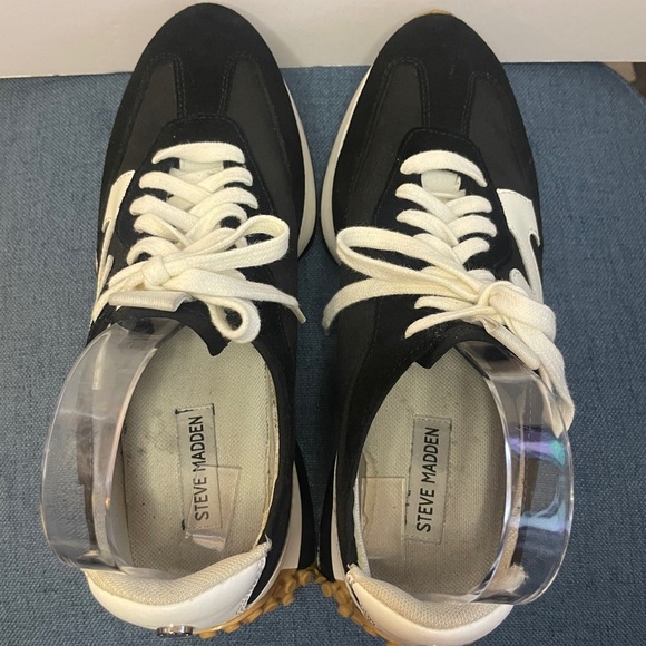 Steve Madden Retro Campo Lace-Up Jogger Sneakers-Women Size 11 (Used) - Picture 4 of 16